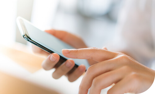 スマホからお申し込みを行う手元